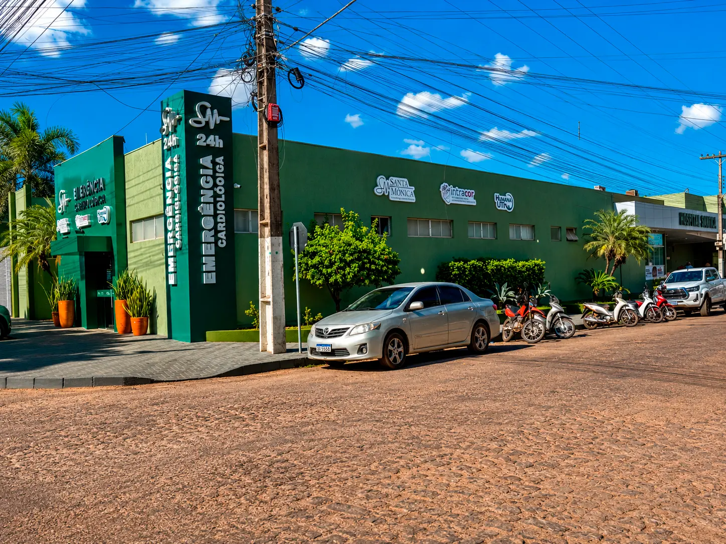 Fachada da emergência cardiológica 24h do Hospital Santa Mônica